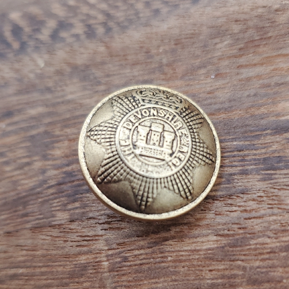 Brass Military-Style Devonshire Cap Button - Gold Tone P405